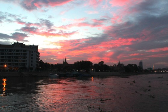 Sunset on the Ton Le Sap. 