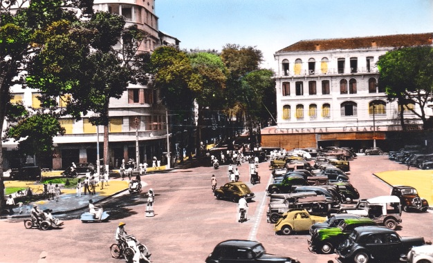 Rue Catinat in the 1930s, with the Hotel Continental at right. 